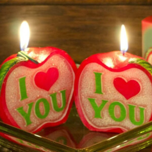 Свічка декоративна Дві Половинки Яблука 380 г